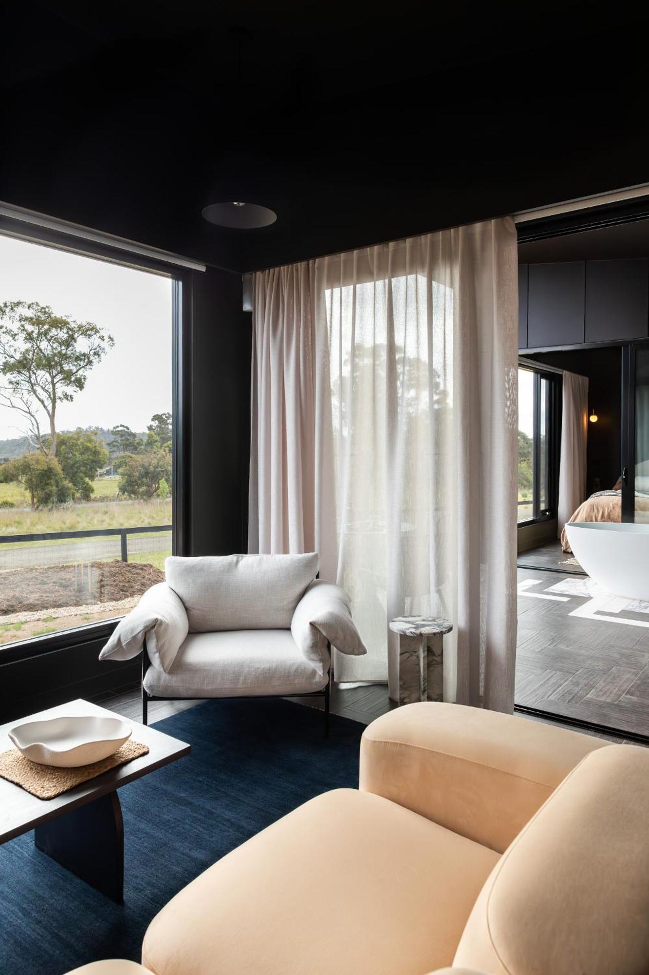 Wherewithal Luxury Suites Carlton Exterior photo