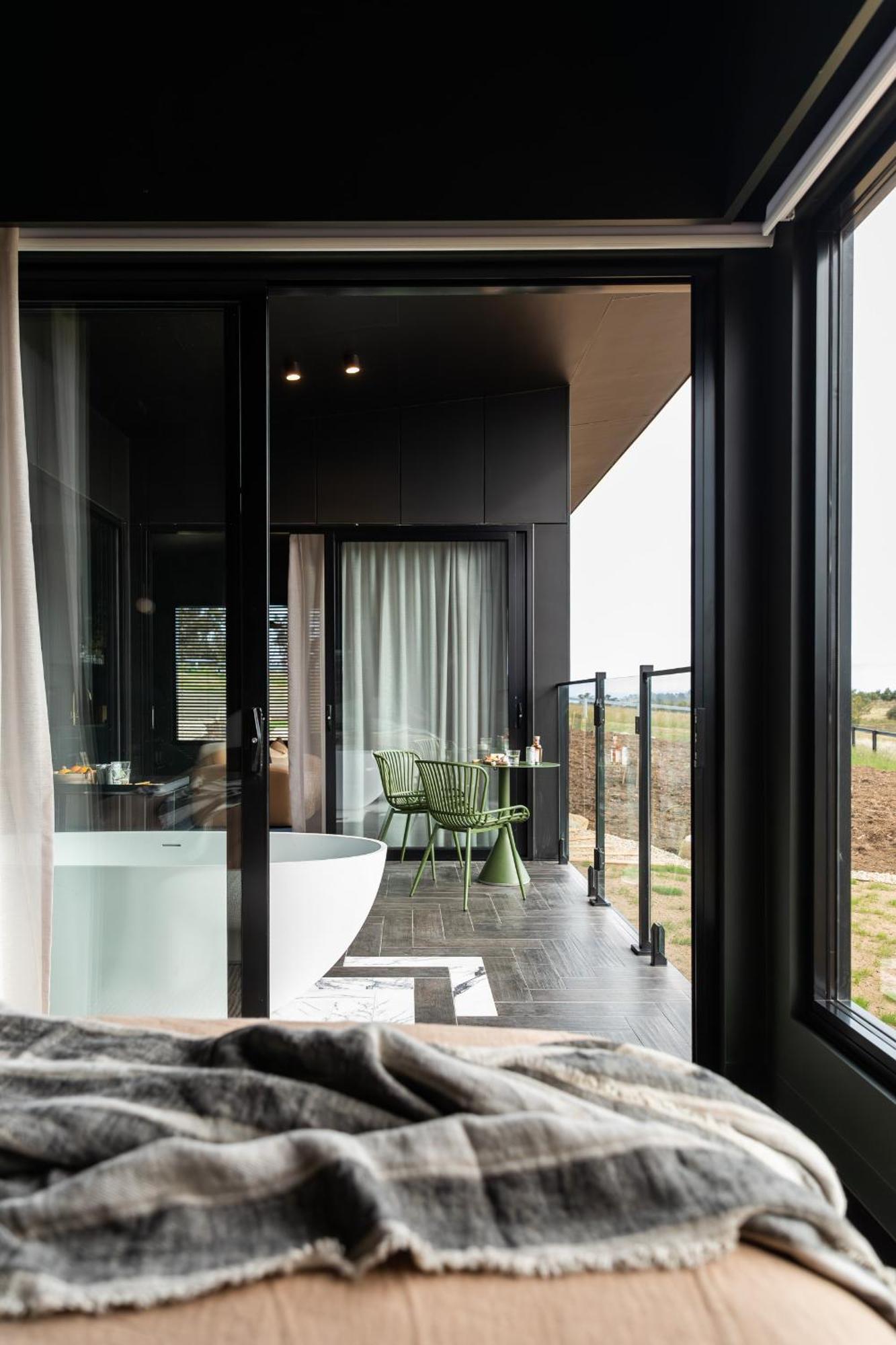 Wherewithal Luxury Suites Carlton Exterior photo